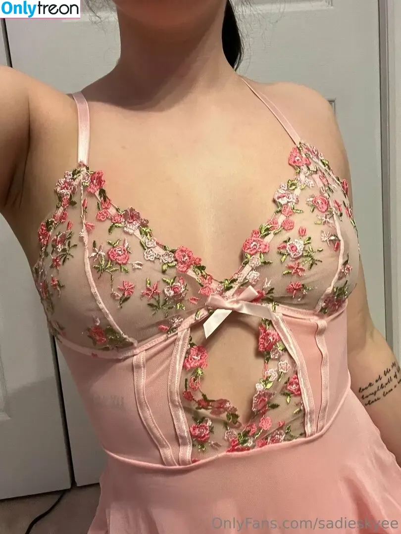 sadieskyee nude photo #0009 (sadieskye)