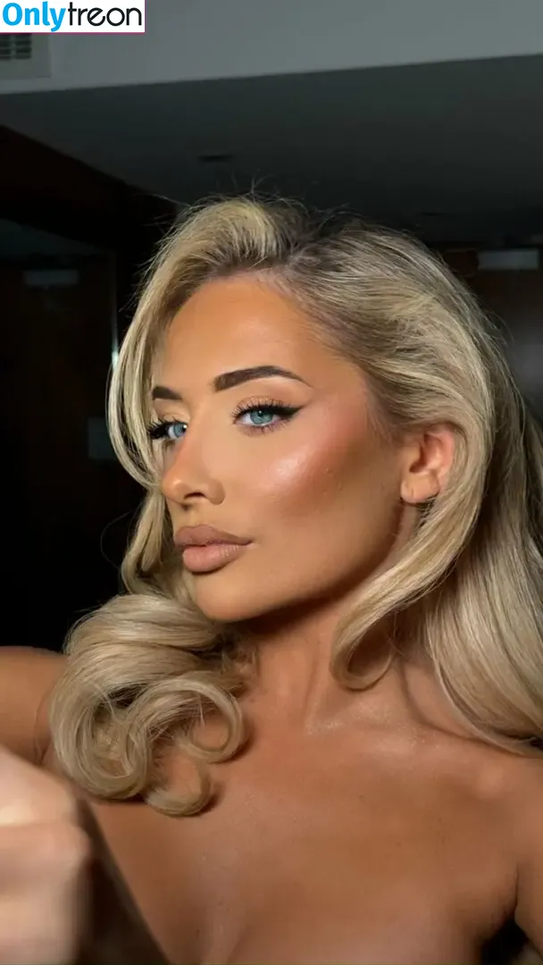 Saffron Barker голая photo #0205 (saffronbarker / thegoddesssaffron)