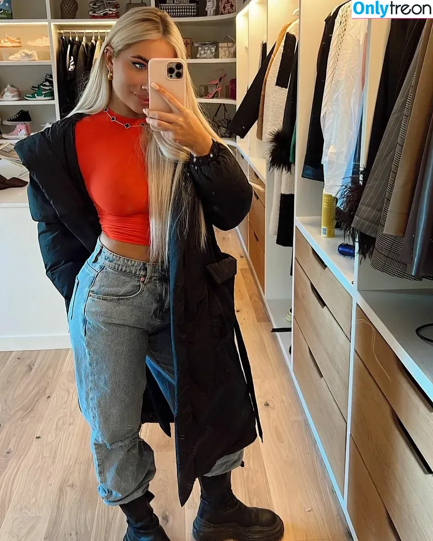 Saffron Barker голая photo #0007 (saffronbarker)