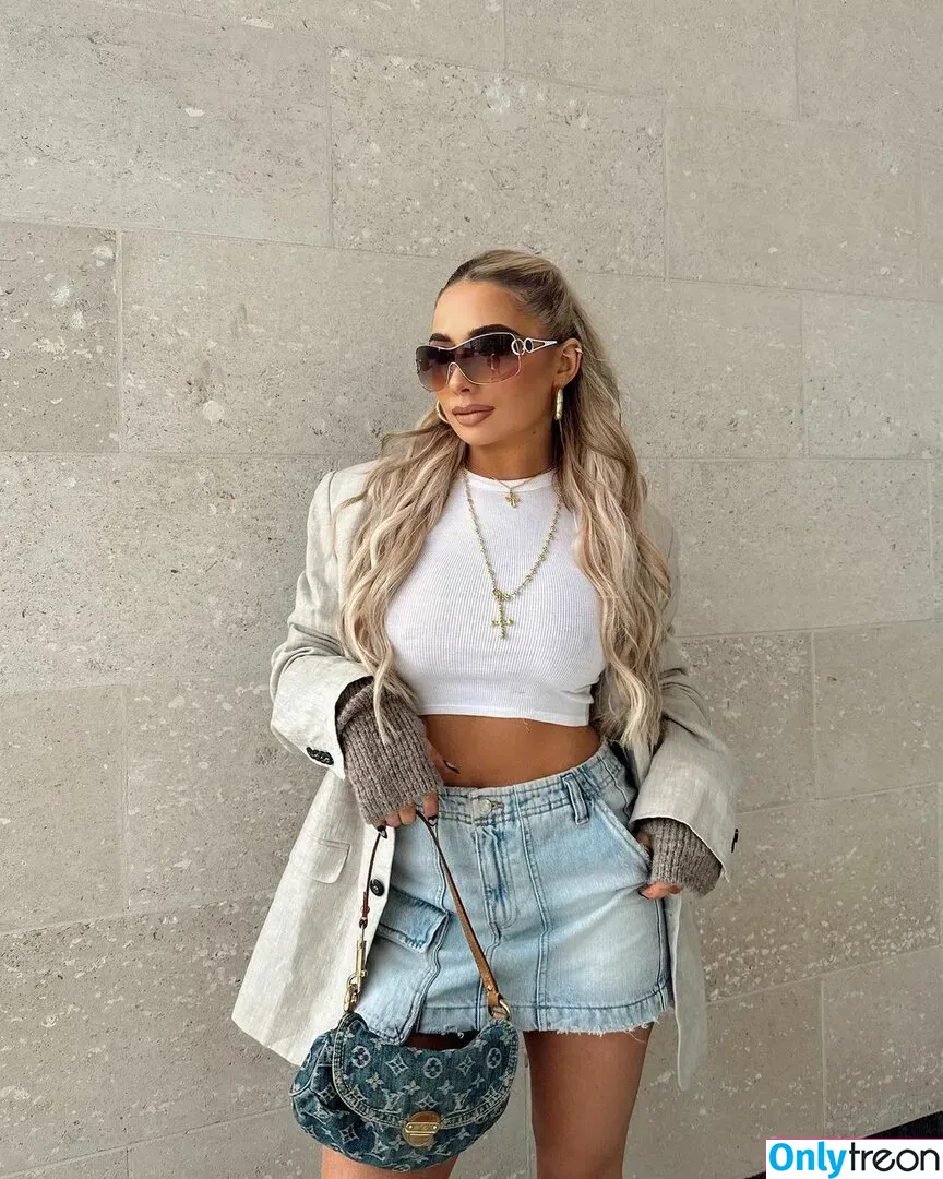 Saffron Barker голая photo #0035 (saffronbarker)