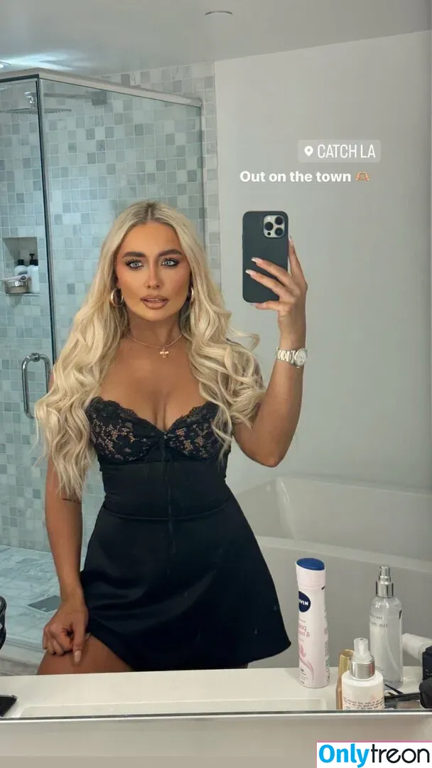 Saffron Barker голая photo #0047 (saffronbarker)