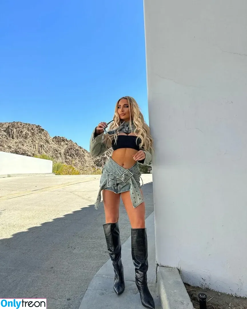 Saffron Barker голая photo #0049 (saffronbarker)