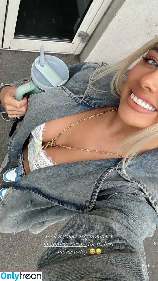 Saffron Barker голая photo #0060 (saffronbarker)