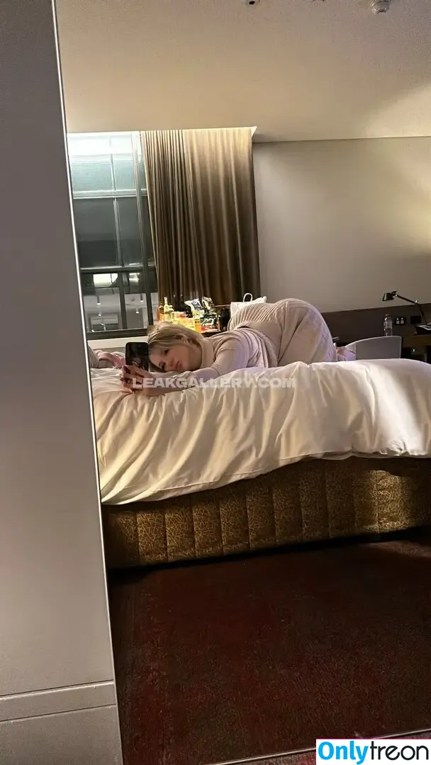 safiyaax nude photo #0063 (fiaax2 / sofiallia3 / ssafiyaax / urstepmummy)