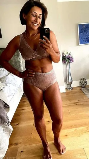 Saira Khan / iamsairakhan / sairasbum nude photo #0019