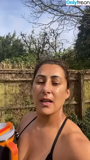 Saira Khan / iamsairakhan / sairasbum nude photo #0411