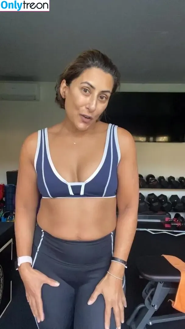 Saira Khan голая photo #0028 (iamsairakhan / sairasbum)