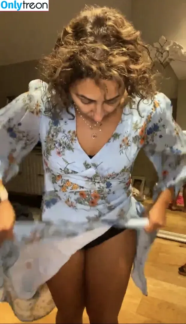 Saira Khan nude photo #0109 (iamsairakhan / sairasbum)