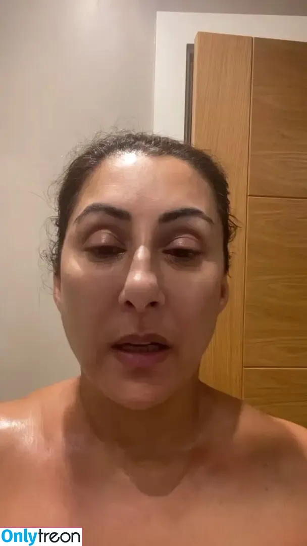 Saira Khan nude photo #0365 (iamsairakhan / sairasbum)