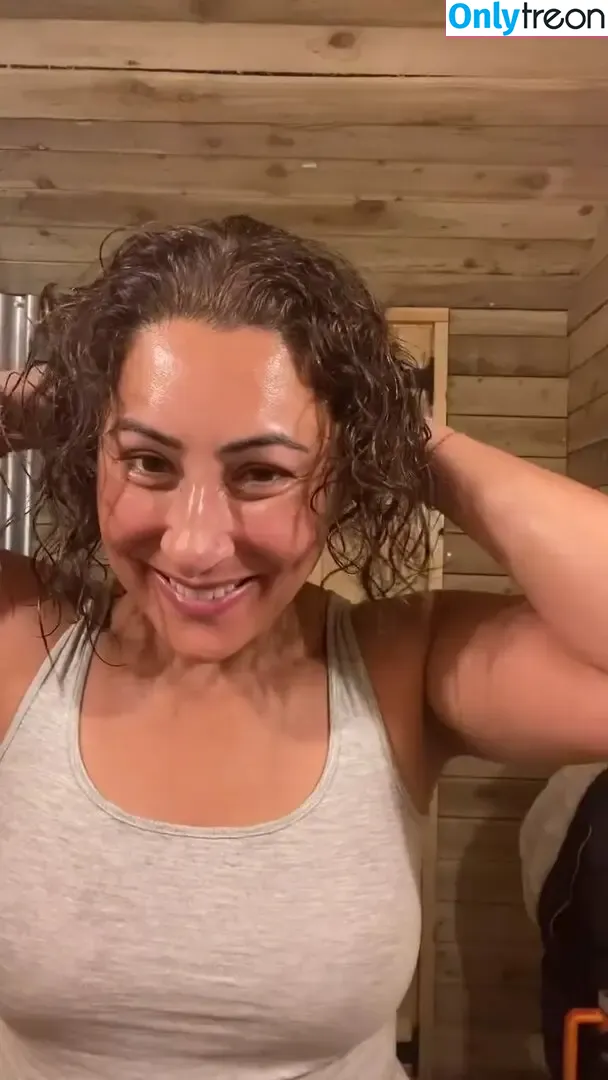 Saira Khan голая photo #0404 (iamsairakhan / sairasbum)