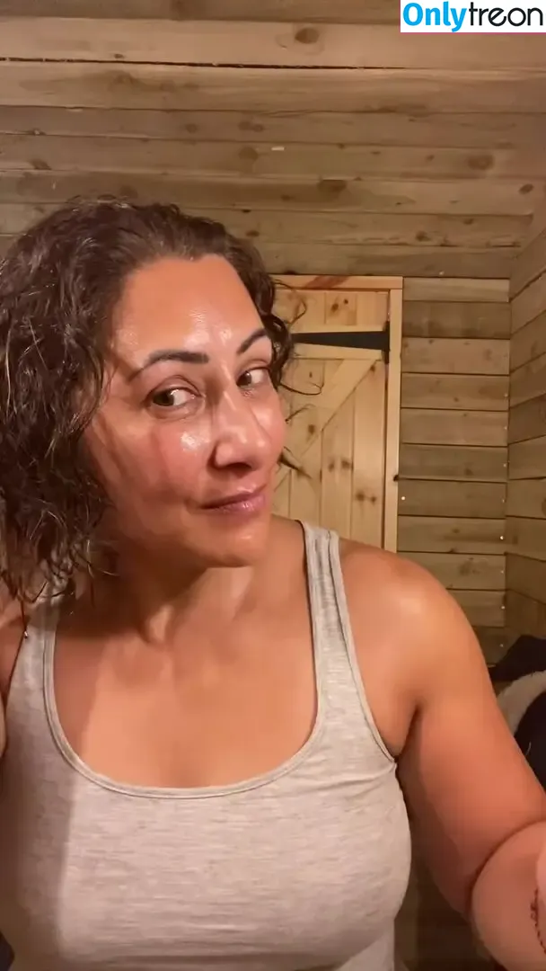 Saira Khan nude photo #0406 (iamsairakhan / sairasbum)