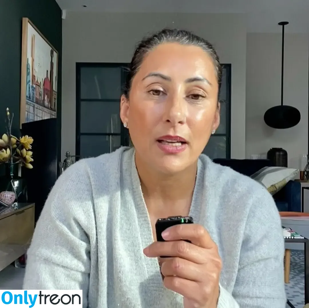 Saira Khan nude photo #0408 (iamsairakhan / sairasbum)