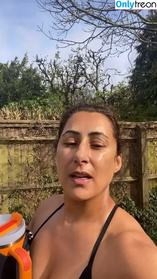 Saira Khan nude photo #0411 (iamsairakhan / sairasbum)
