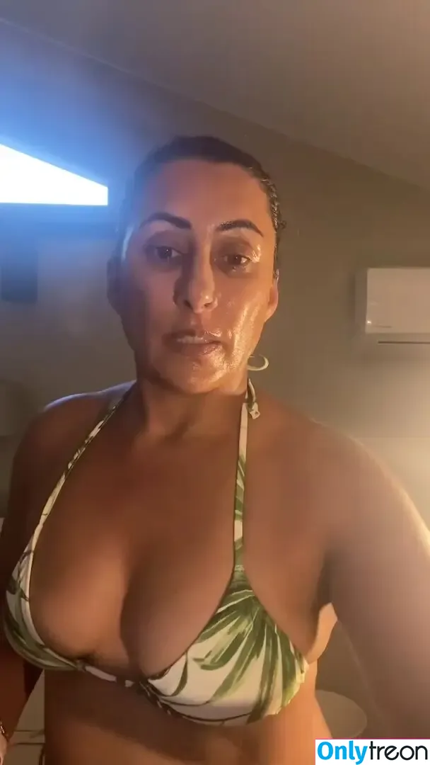 Saira Khan голая photo #0459 (iamsairakhan / sairasbum)