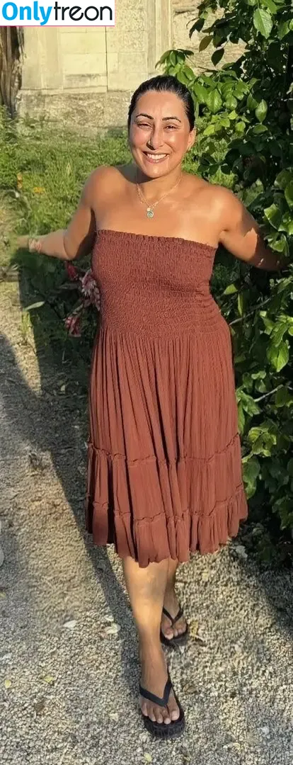 Saira Khan nude photo #0801 (iamsairakhan / sairasbum)