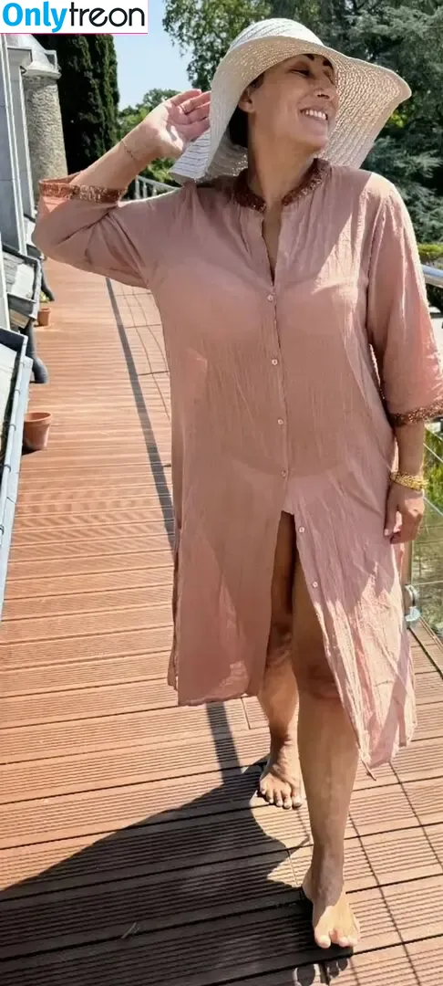 Saira Khan nude photo #0802 (iamsairakhan / sairasbum)