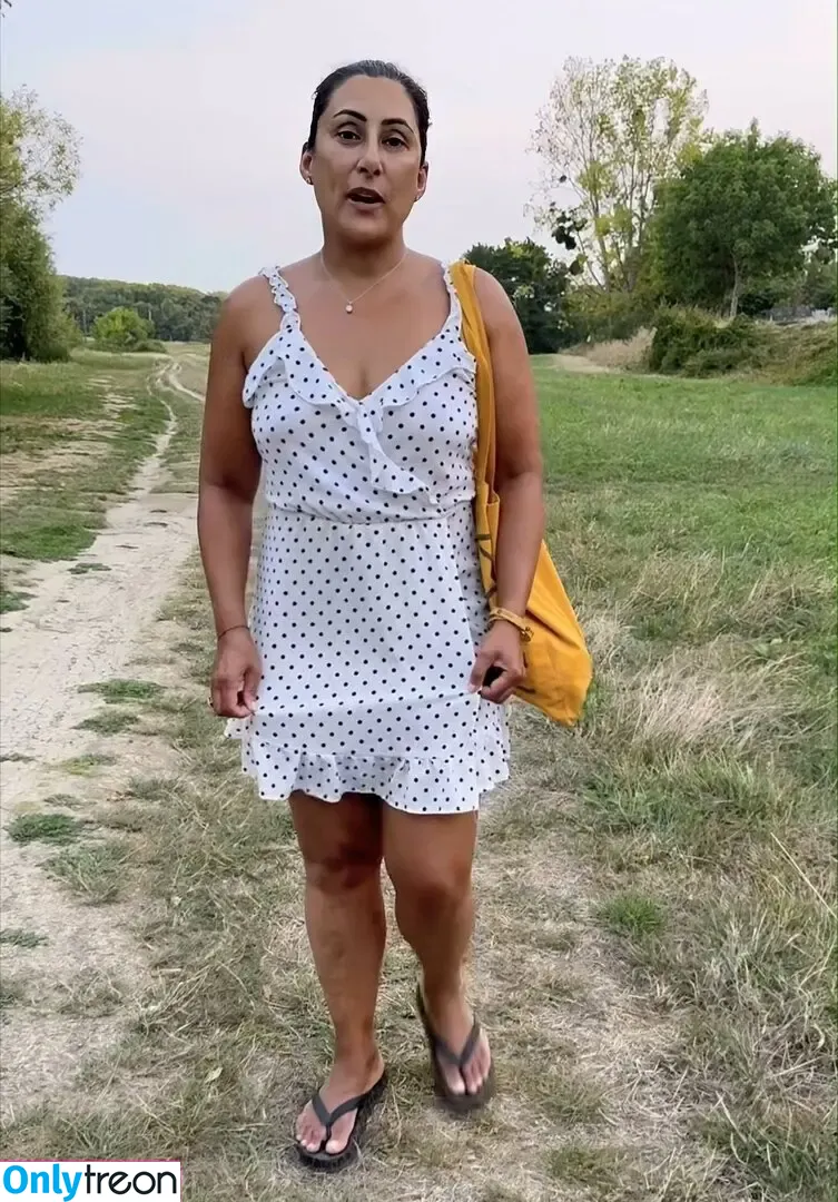 Saira Khan nude photo #0803 (iamsairakhan / sairasbum)