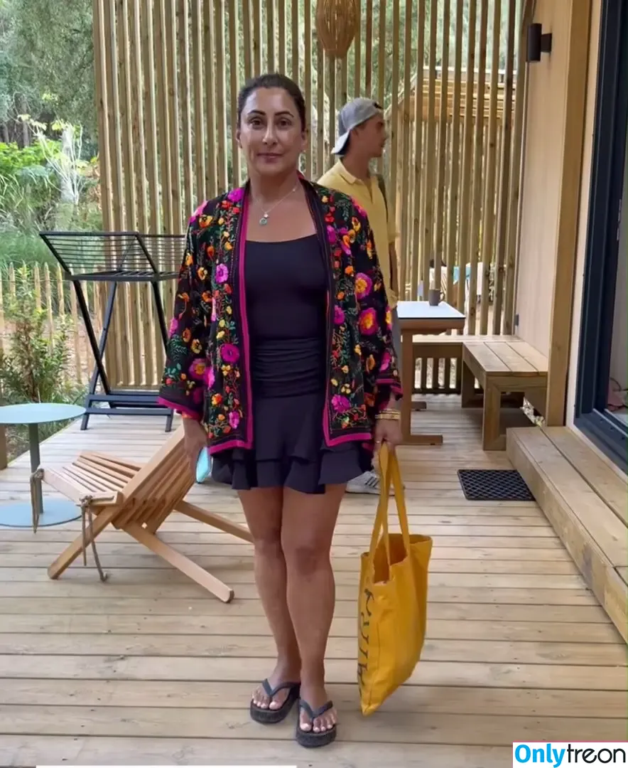 Saira Khan nude photo #0805 (iamsairakhan / sairasbum)
