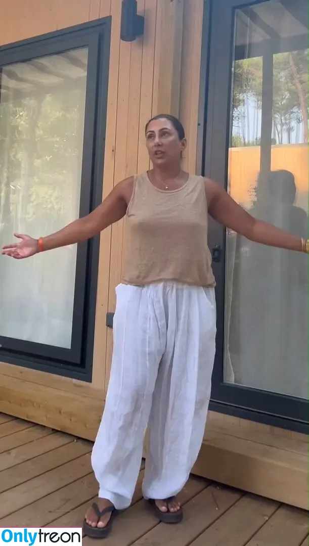 Saira Khan nude photo #0825 (iamsairakhan / sairasbum)