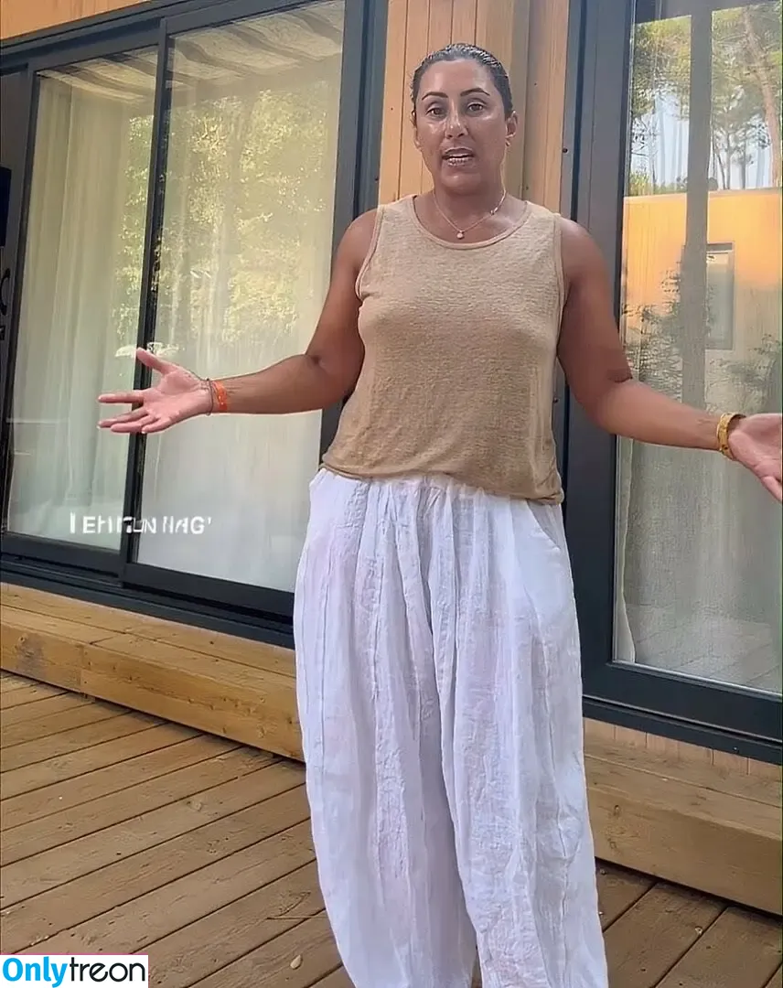 Saira Khan nude photo #0827 (iamsairakhan / sairasbum)