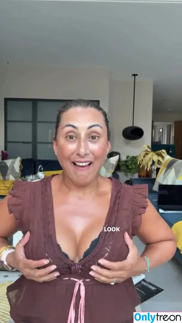 Saira Khan nude photo #0835 (iamsairakhan / sairasbum)