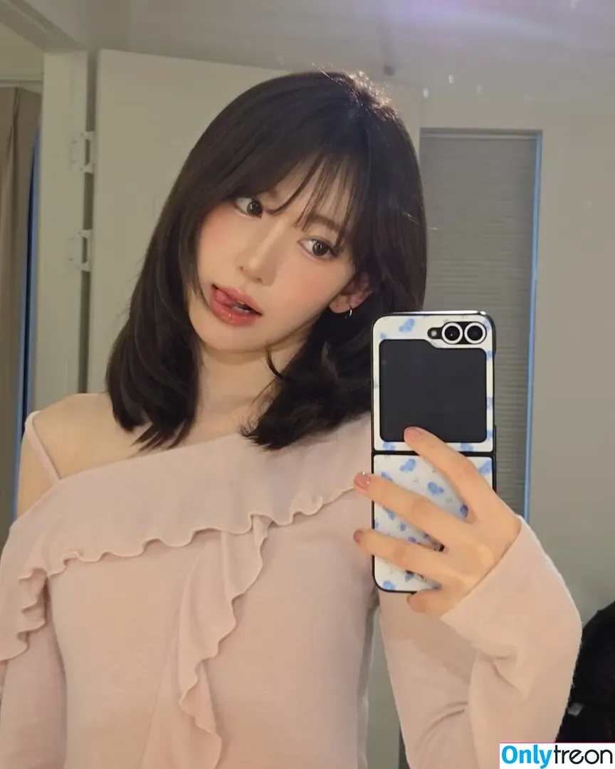 Sakura Miyawaki 宮脇 咲良 nude photo #0077 (39saku_chan / LESSERAFIM)