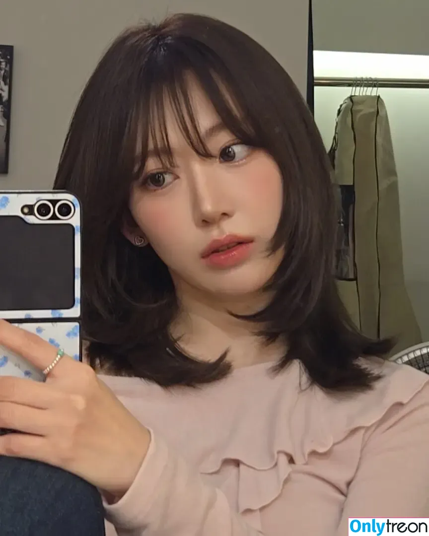 Sakura Miyawaki 宮脇 咲良 nude photo #0080 (39saku_chan / LESSERAFIM)