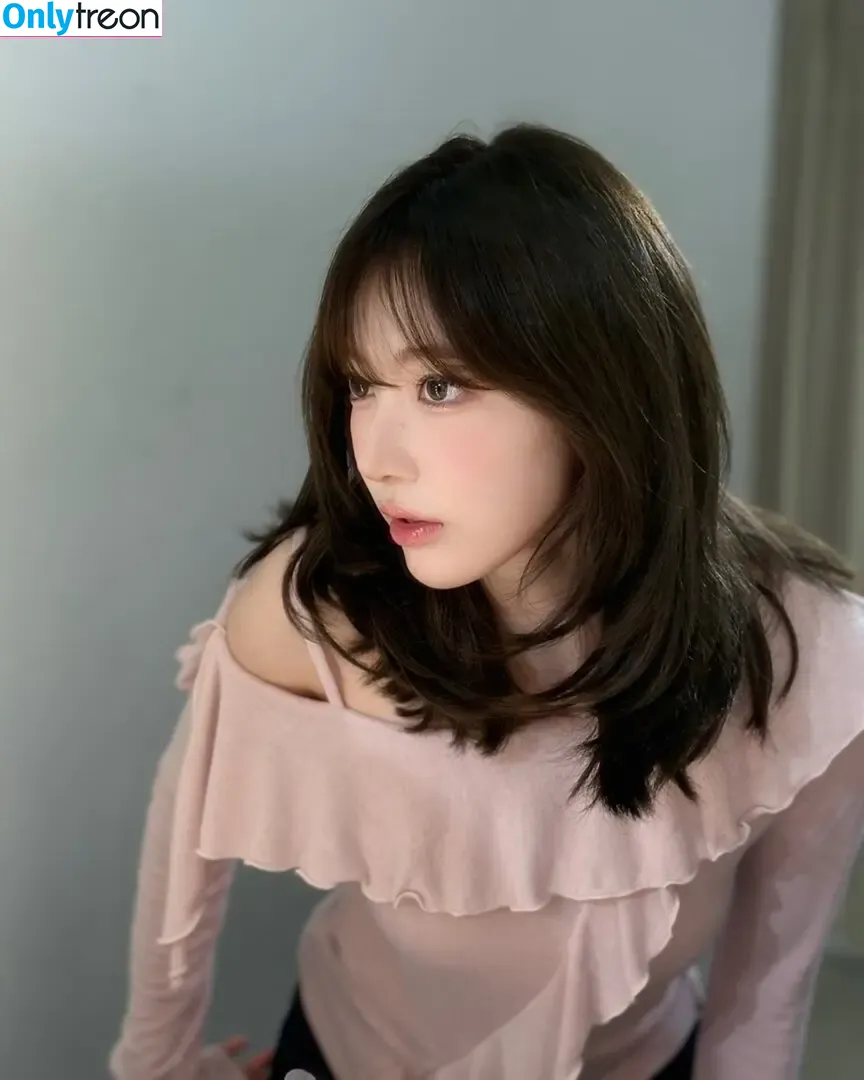 Sakura Miyawaki 宮脇 咲良 nude photo #0081 (39saku_chan / LESSERAFIM)