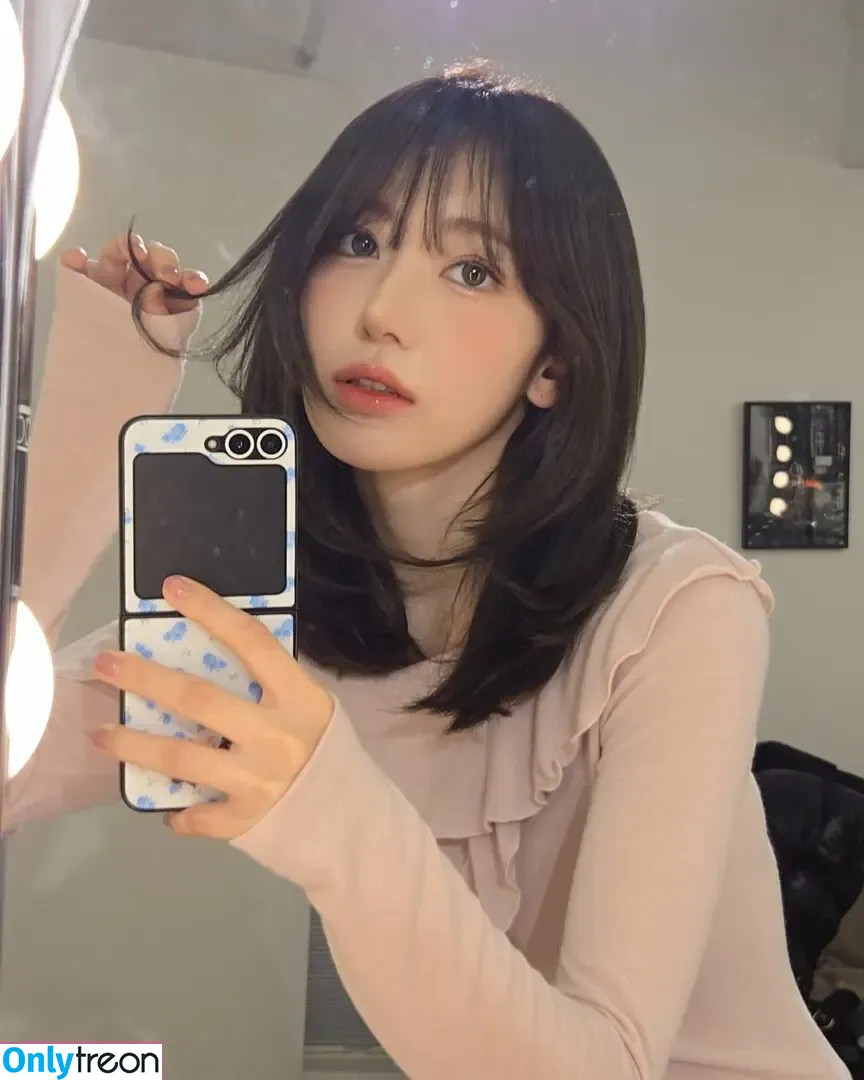 Sakura Miyawaki 宮脇 咲良 nude photo #0083 (39saku_chan / LESSERAFIM)