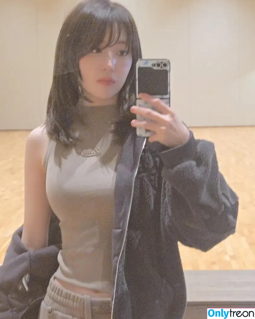 Sakura Miyawaki 宮脇 咲良 nude photo #0095 (39saku_chan / LESSERAFIM)