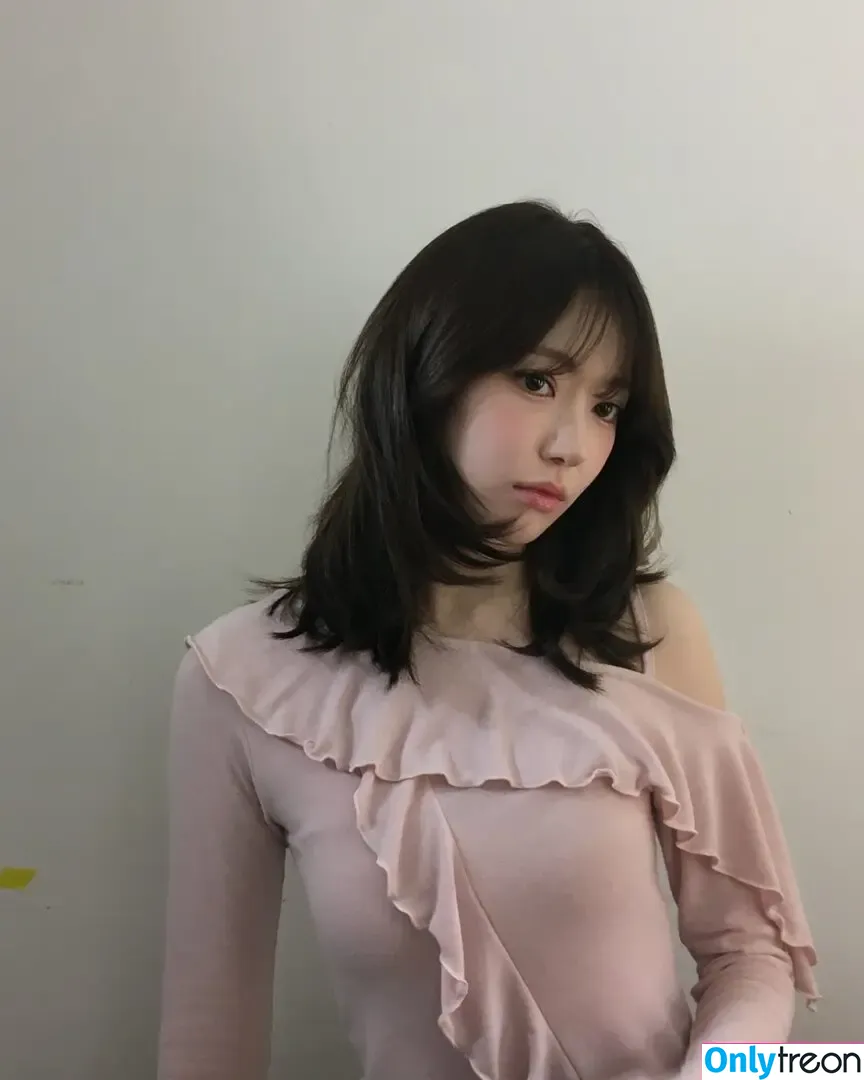 Sakura Miyawaki 宮脇 咲良 nude photo #0096 (39saku_chan / LESSERAFIM)