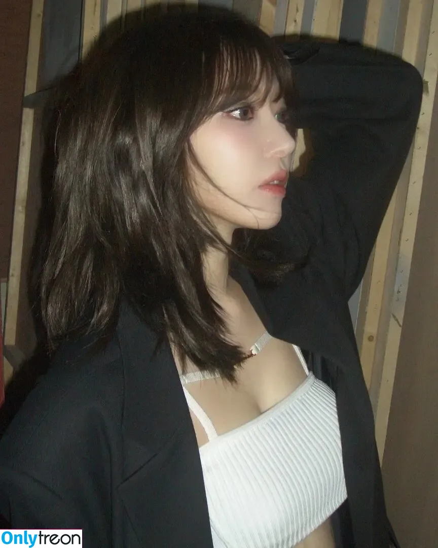 Sakura Miyawaki 宮脇 咲良 nude photo #0107 (39saku_chan / LESSERAFIM)