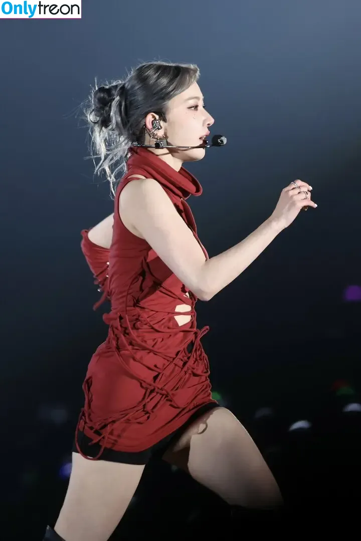 Sakura Miyawaki 宮脇 咲良 голая photo #0113 (39saku_chan / LESSERAFIM)