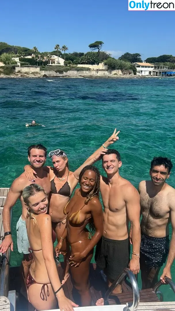 Salem Ilese nude photo #0025 (salemilese / sammylewdski)