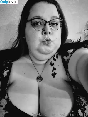 sallyskellington1328 / tommy_tc21 nude photo #0101