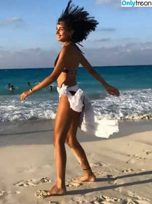 Salma Abu Deif / salmaabudeif nude photo #0007