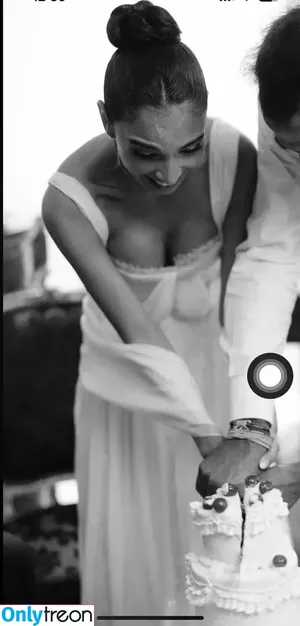 Salma Abu Deif / salmaabudeif nude photo #0026