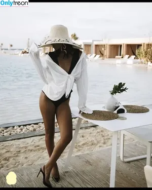 Salma Abu Deif / salmaabudeif nude photo #0039