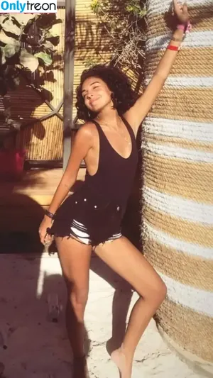 Salma Abu Deif / salmaabudeif nude photo #0144