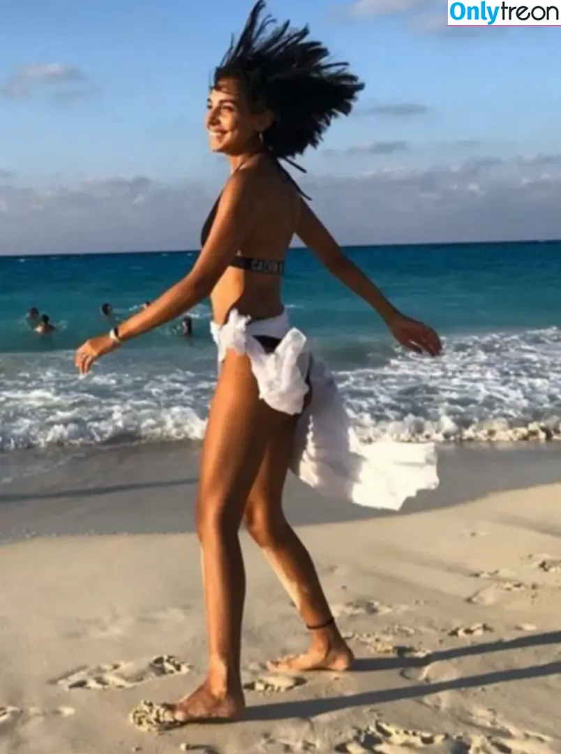 Salma Abu Deif nude photo #0007 (salmaabudeif)