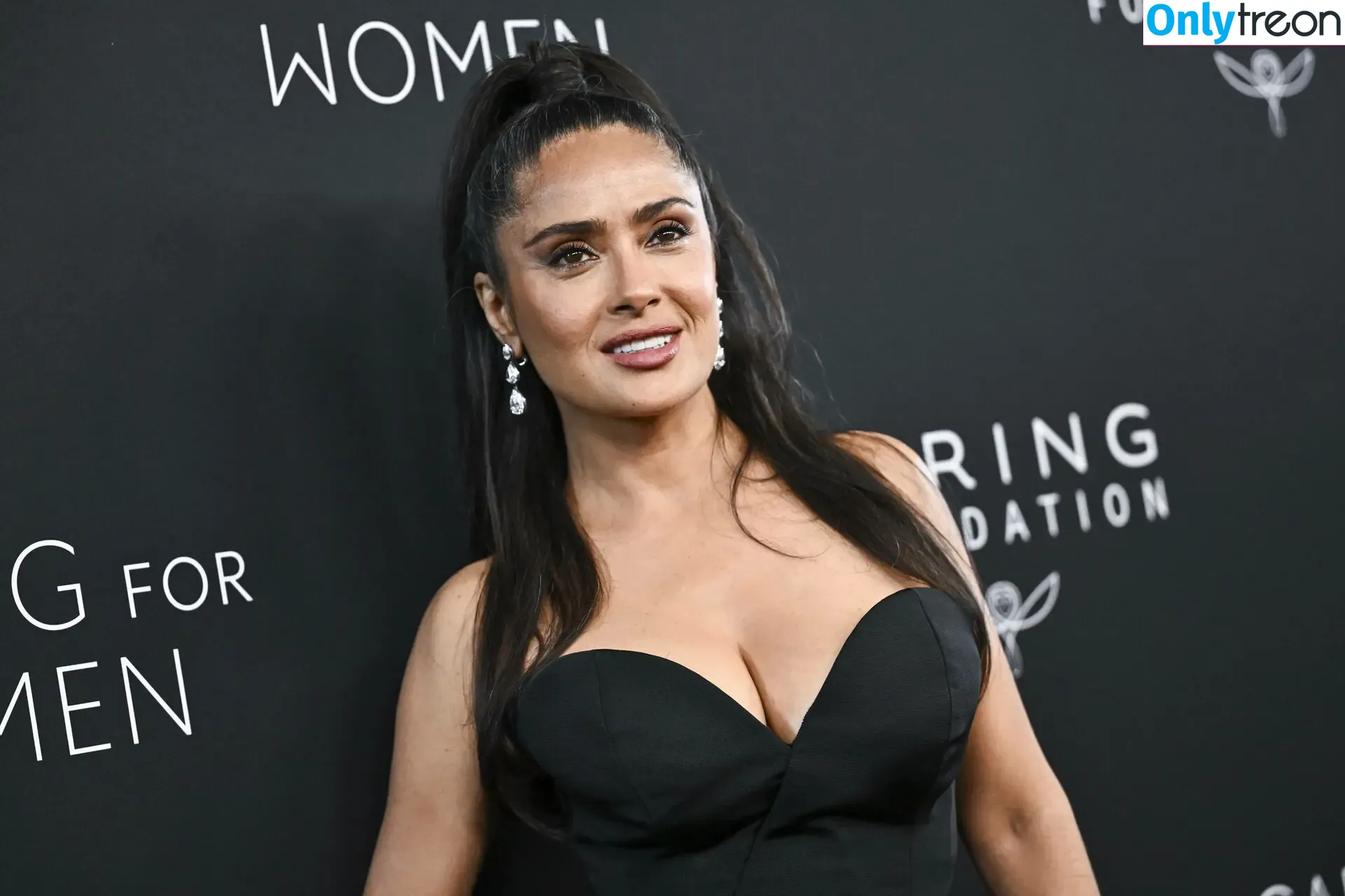 Salma Hayek nude photo #3904 (salmahayek)