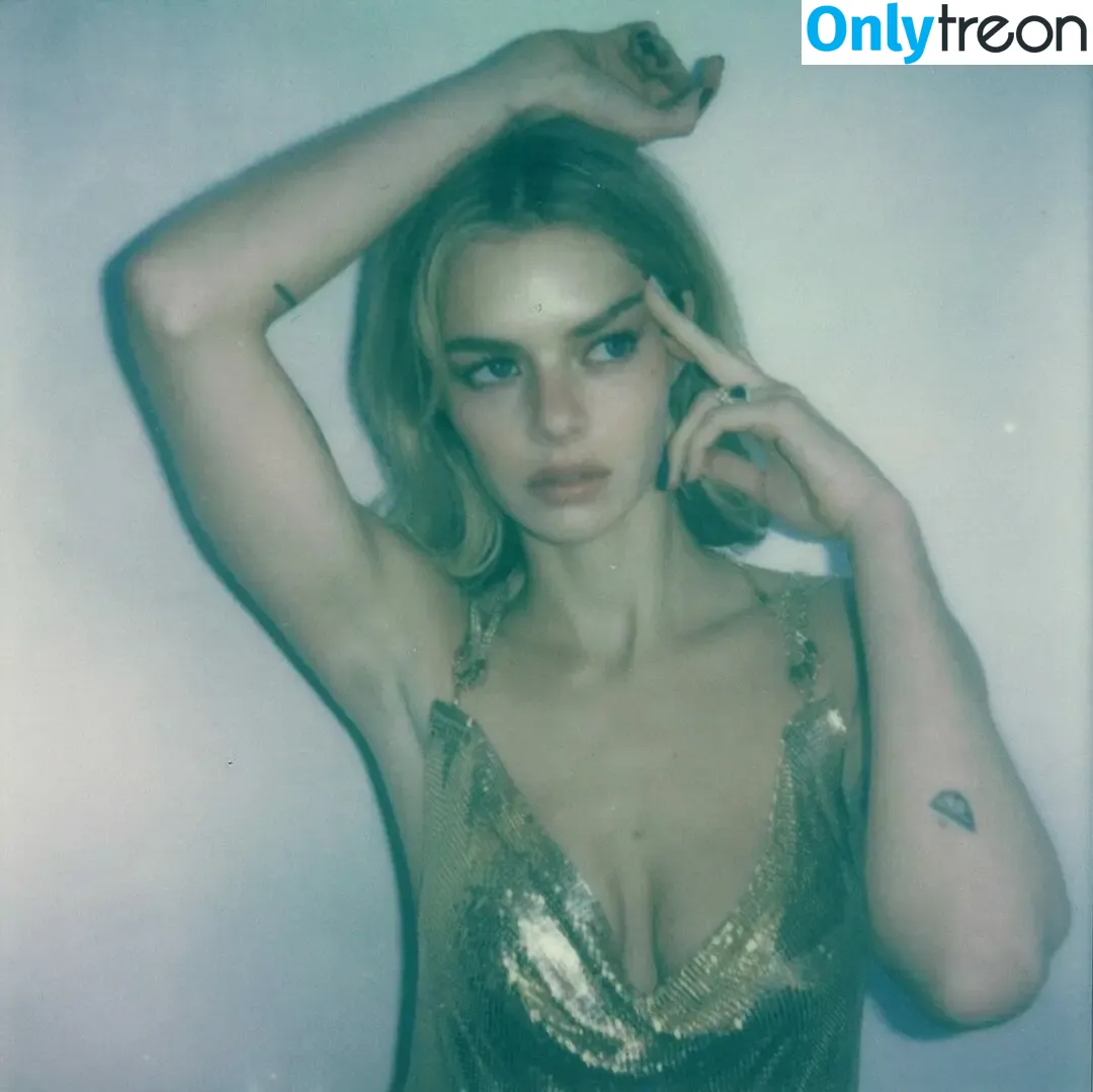 Samara Weaving голая photo #1045 (samweaving)