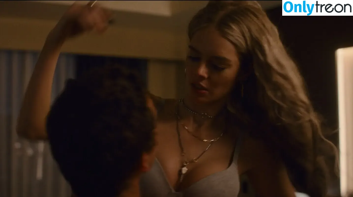 Samara Weaving nude photo #1132 (samweaving)