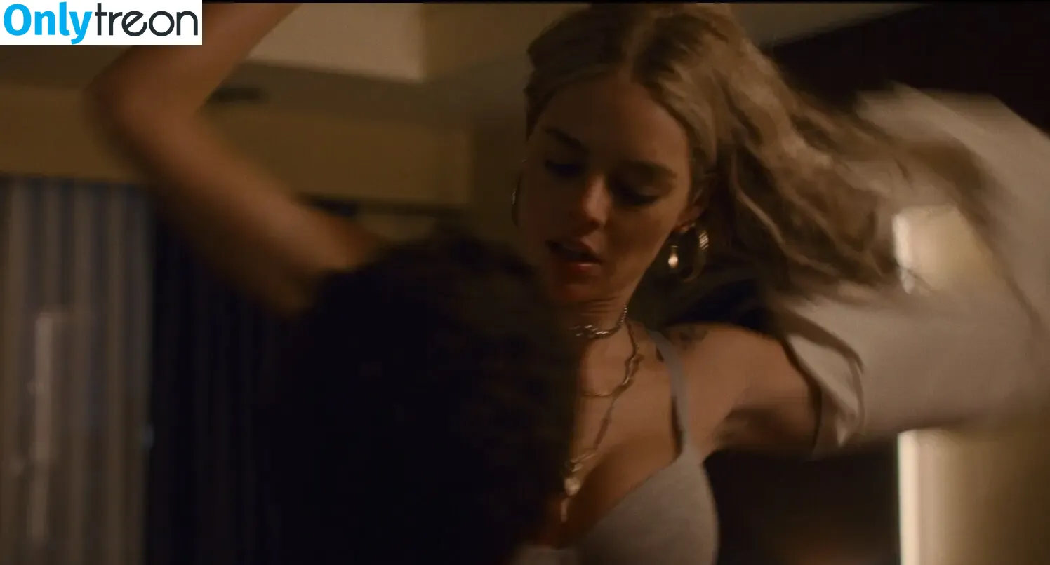 Samara Weaving nude photo #1138 (samweaving)