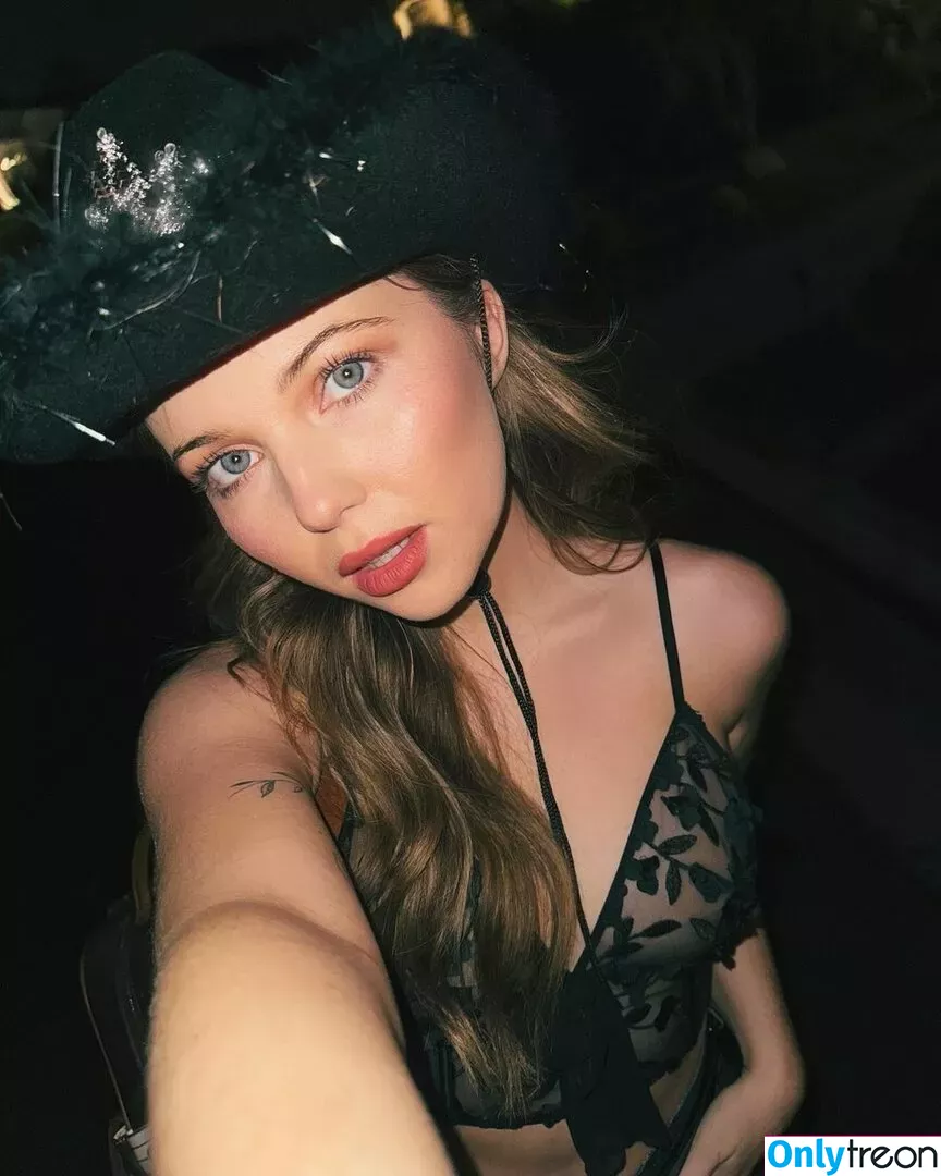 Sammi Hanratty голая photo #0342 (sammihanratty)