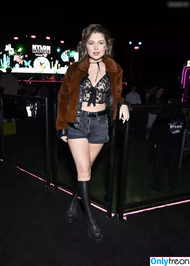 Sammi Hanratty голая photo #0405 (sammihanratty)