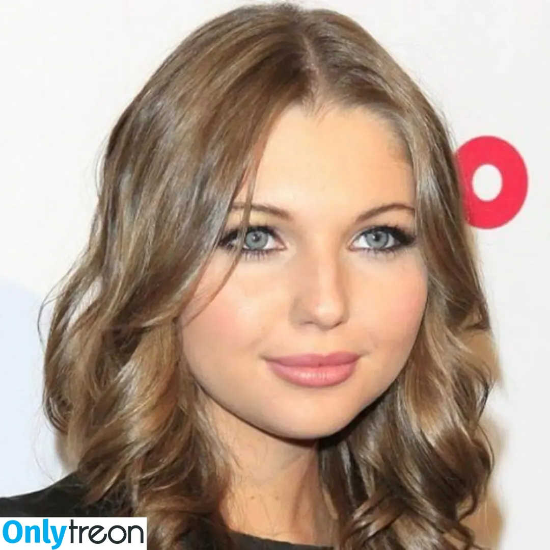 Sammi Hanratty nude photo #0499 (sammihanratty)