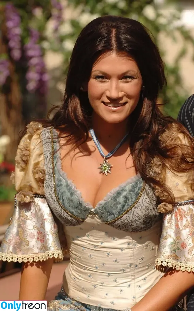 Sandra Stumptner голая photo #0022 (Sandra Stumptner)