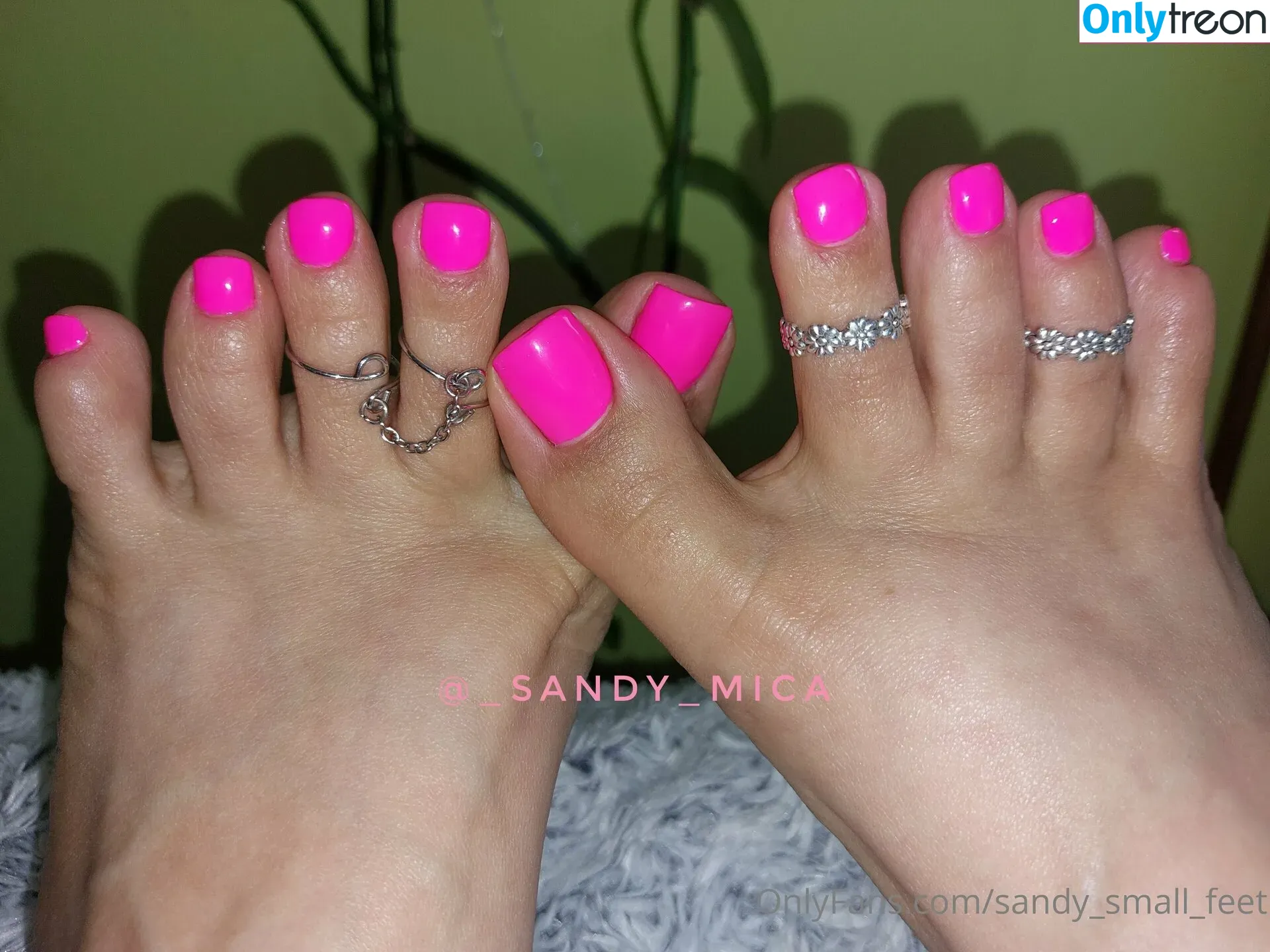 sandy_small_feet nude photo #0012 (little_sandy_feet)