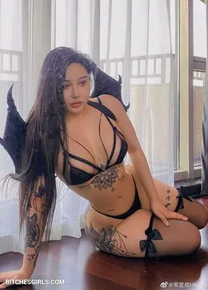 Sangyuxin Hitomi / songyuxin_hitomi фото голая #0103
